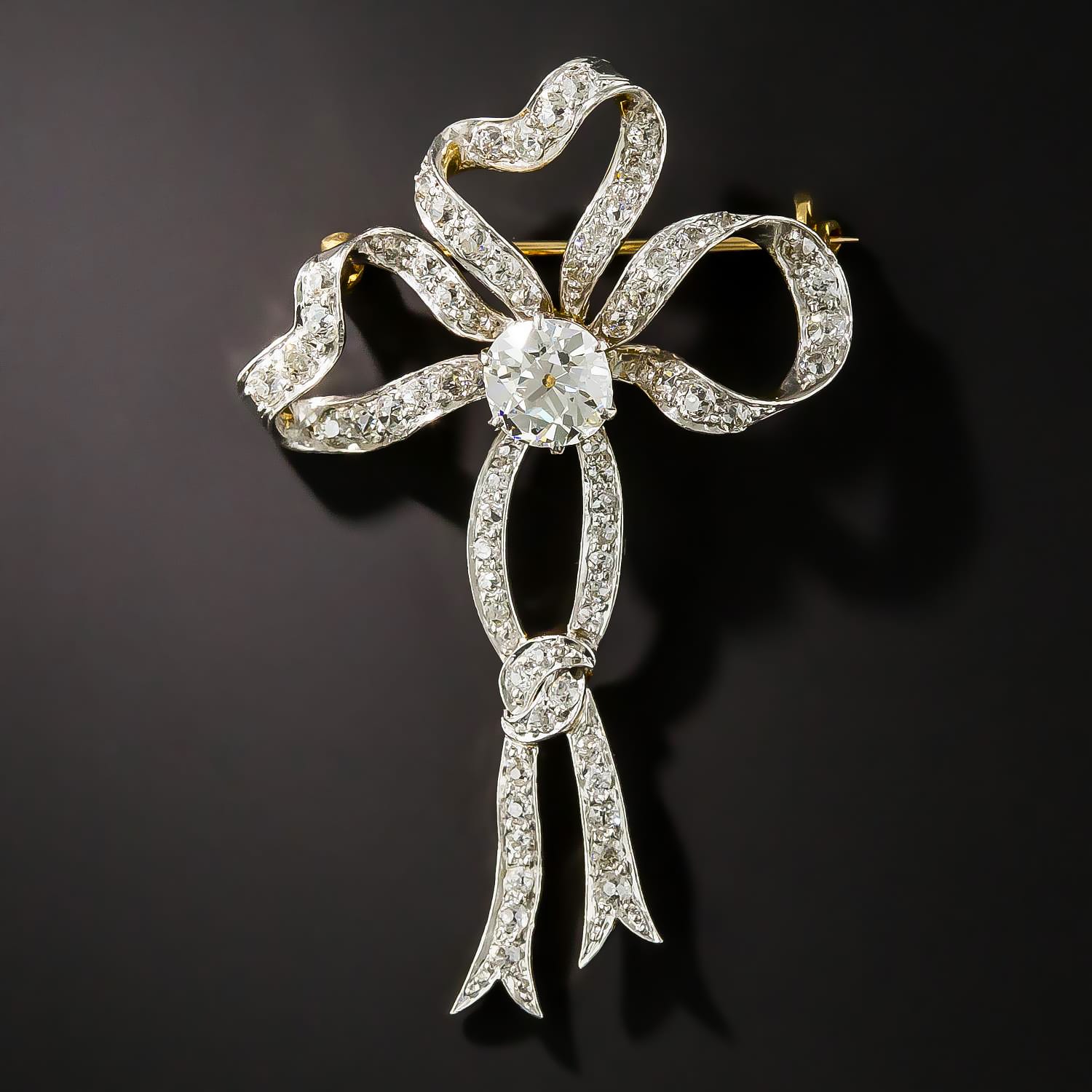 A Three-Loop Edwardian Bow Brooch in Platinum Over Gold 