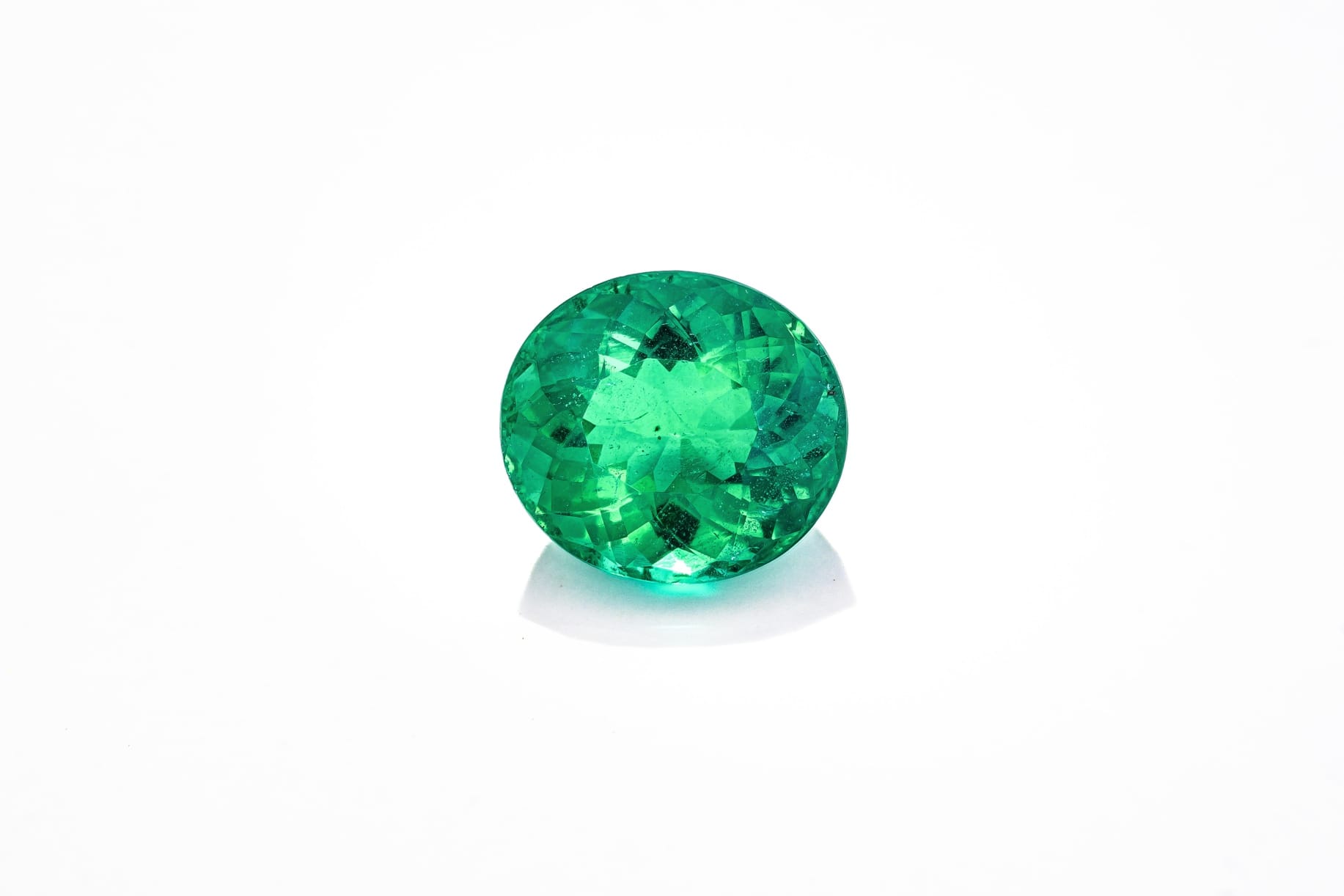 Weighing 6.11 cm, this emerald is unusually large for clean material from Brazil