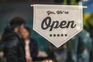 How to Greet Customers: Best Practices