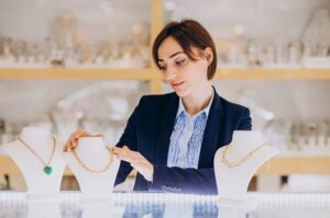 When and How to Greet Customers